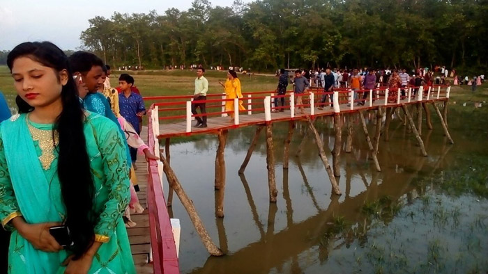 শেখ রাসেল জাতীয় উদ্যানের মেলায় উপচে পড়া ভিড়